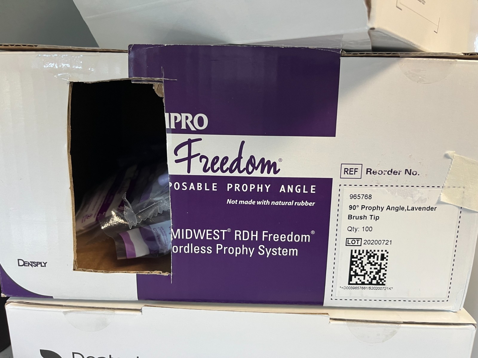 Dentsply Sirona NUPRO Freedom Brush Prophy Angle for Cordless handpiece.