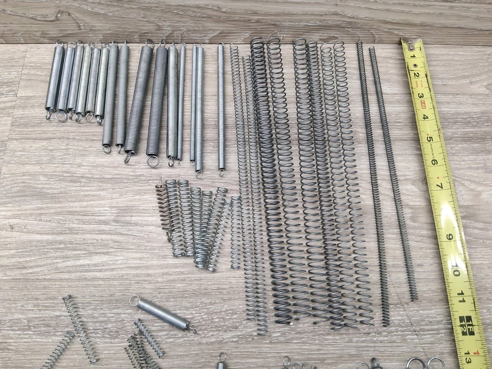 Assorted Springs 80 Pieces As Shown Various Sizes And Thickness ( Read Descripti