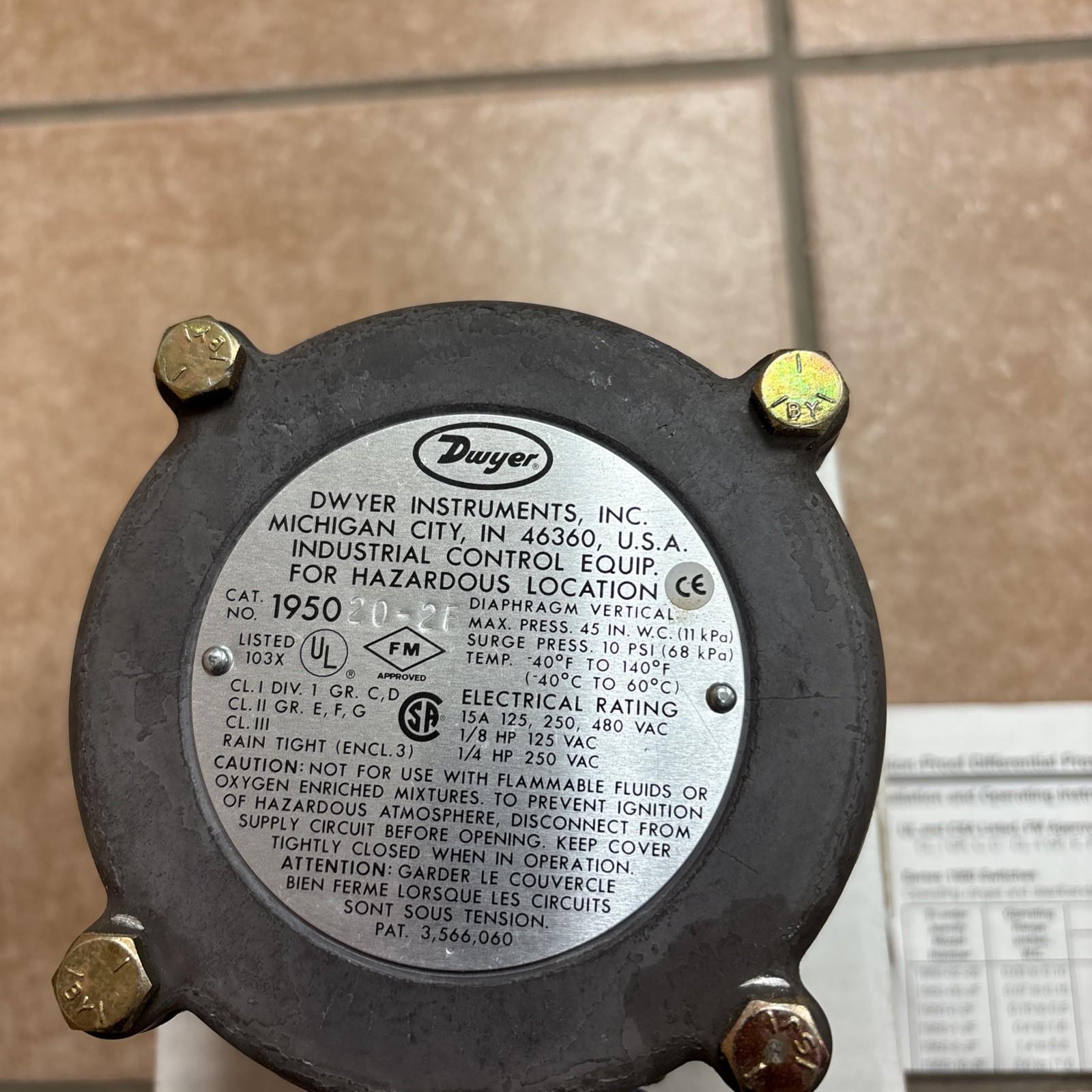 Dwyer 1950-20-2F Explosion-Proof Pressure Switch New Open Box Made In The USA