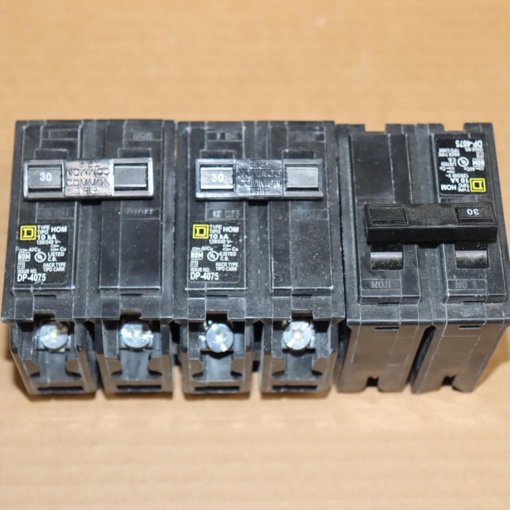 One Single Square D HOMELINE HOM230 2 Pole 30 Amp Plug In Breaker