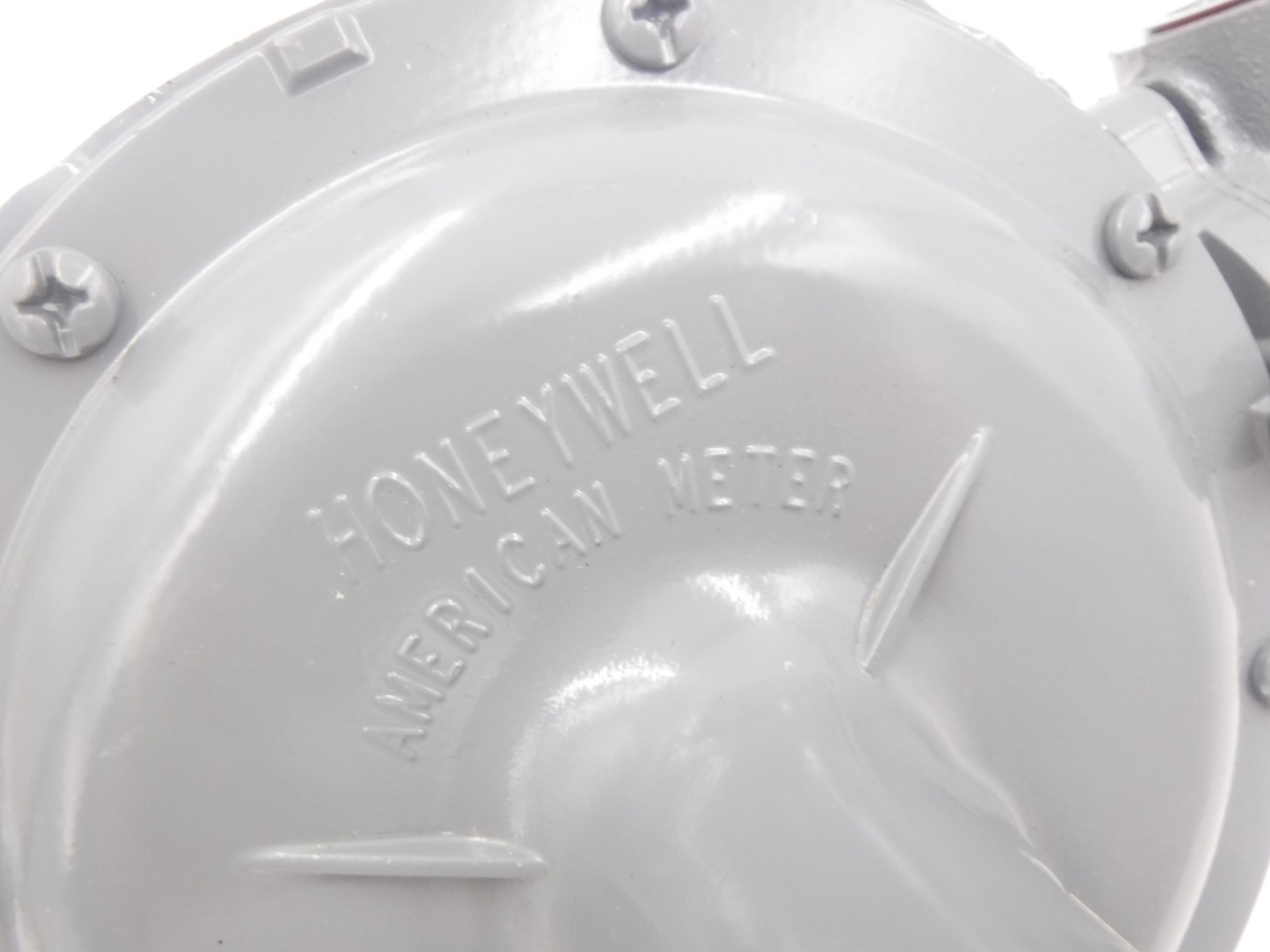 Honeywell 1-1/4″FNPT 9/16″Orifice 6″-15″W.C. Meter Gas Pressure Regulator 1813C