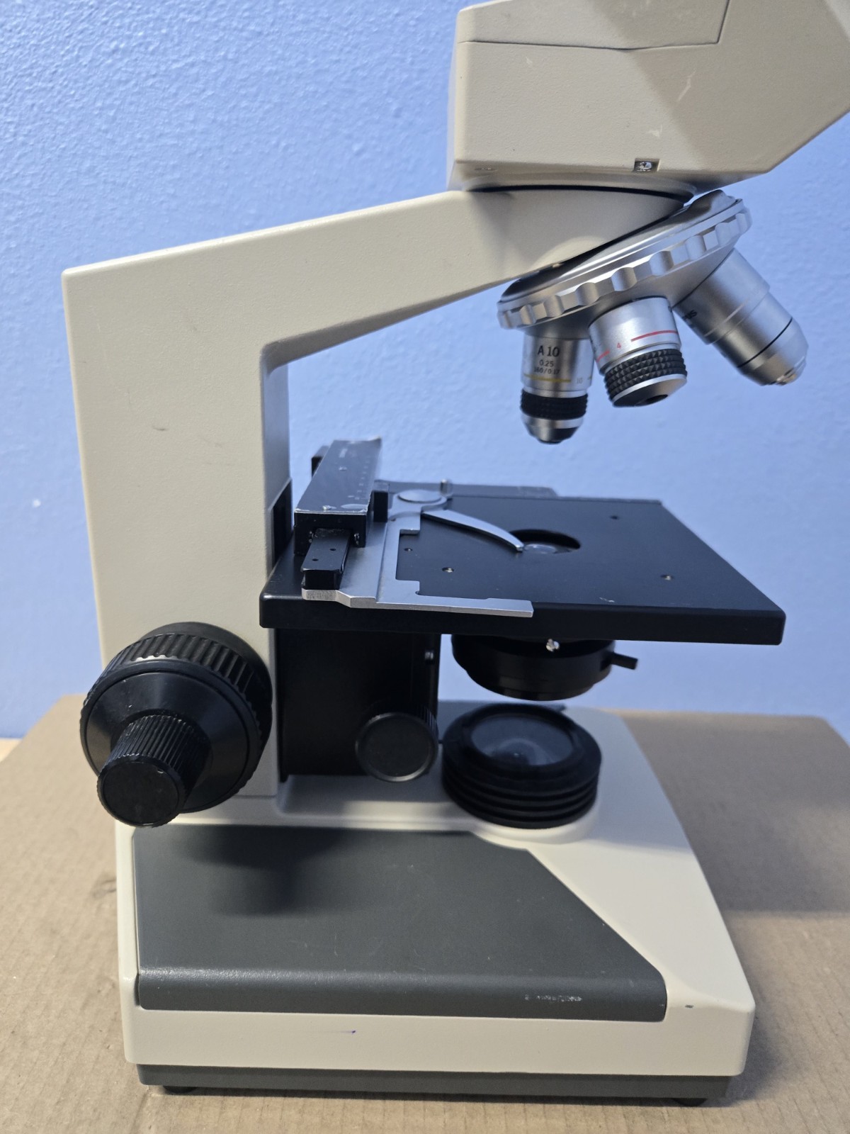 Olympus CH-2, CHT Microscope with objectives 4 X 10X 40X 100X (007)