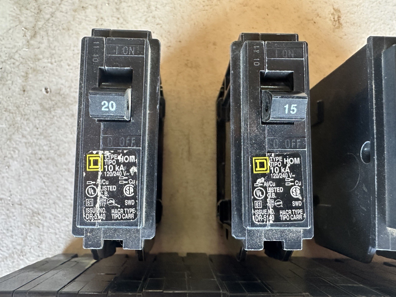 LOT OF 11* Square D HOMT1515 & 2020 15 & 20 Amp 1-Pole Tandem Circuit Breaker