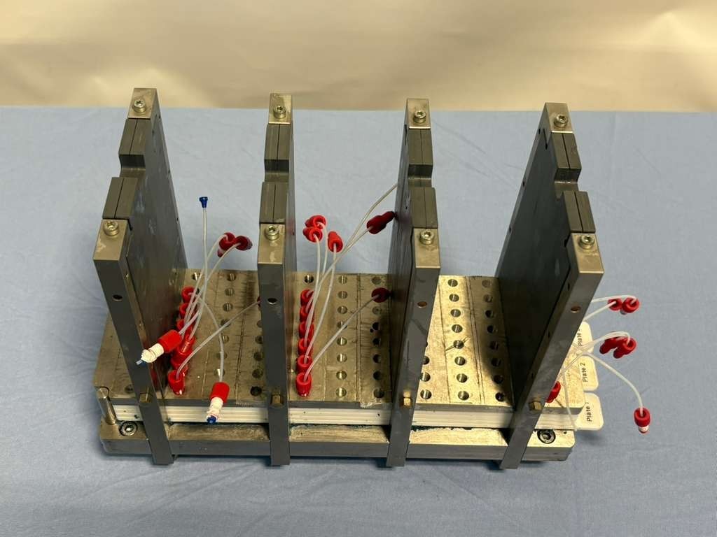 Multi-Plate Electrochemical Test Fixture for Flow Battery Fuel Cell Stack