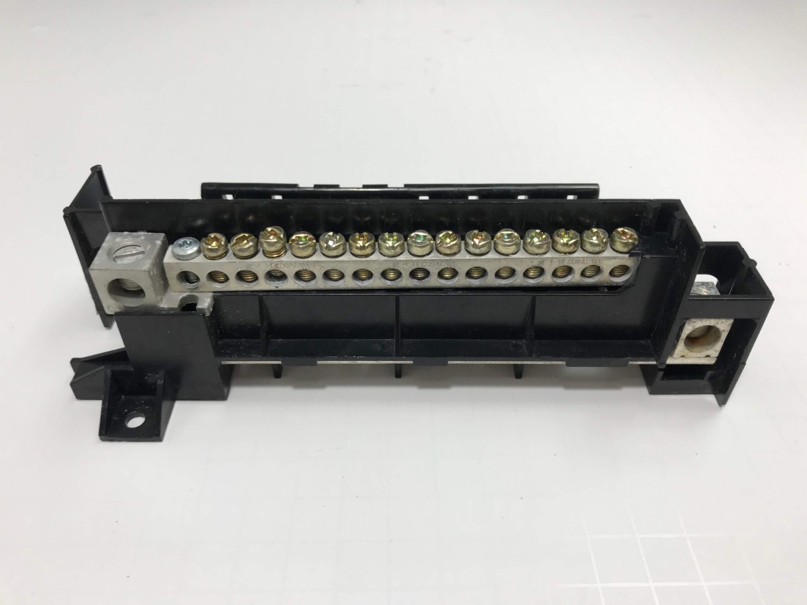 Square D 100 Amps 120/240 Volt 6 Place Circuit Breaker Mount 1 Phase 3 Wire