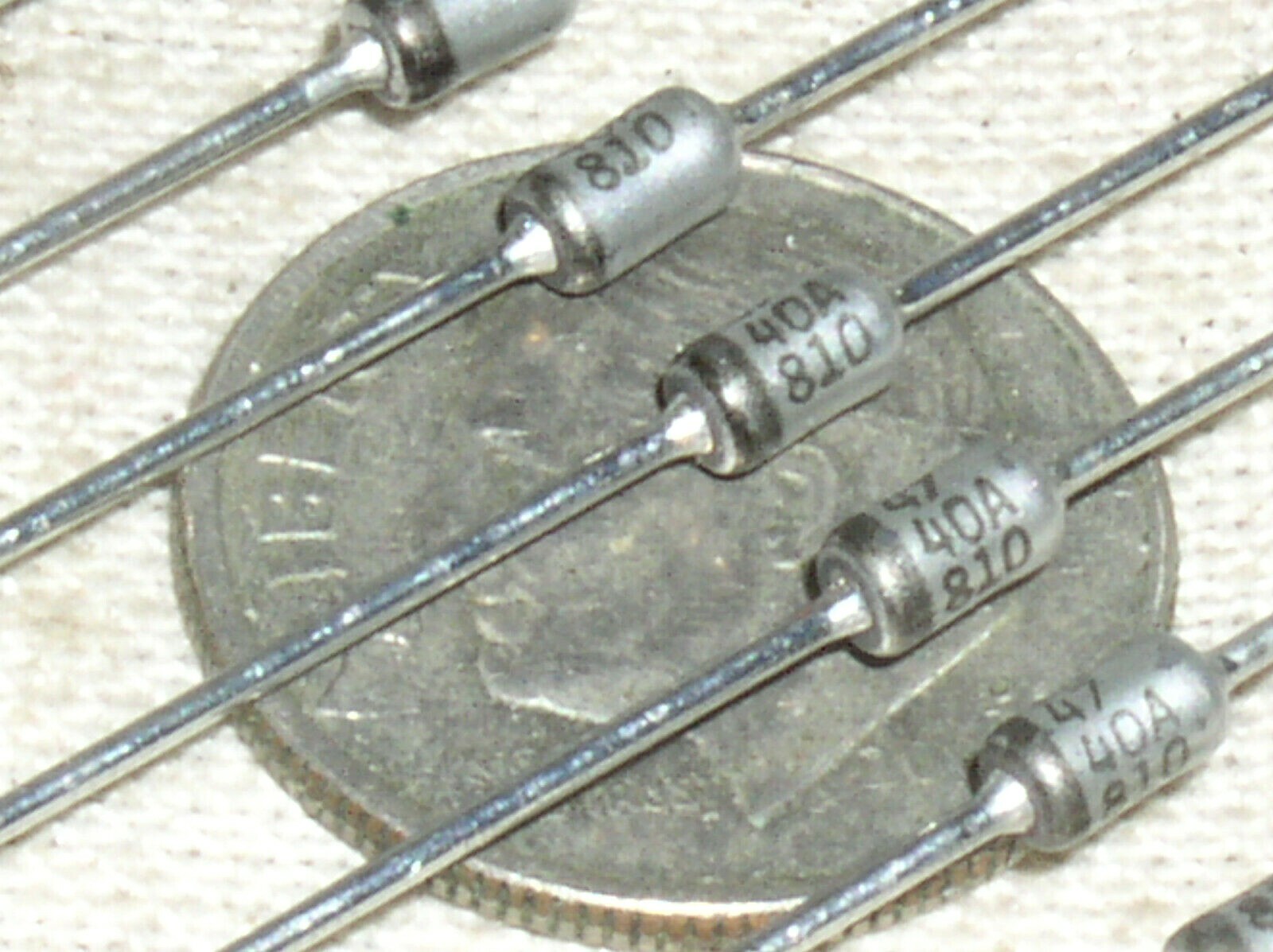 10 NEW MOTOROLA 1N4740A 1N4740 ZENER REGULATOR DIODE 10V 10 V VOLT 1W 1 WATT USA
