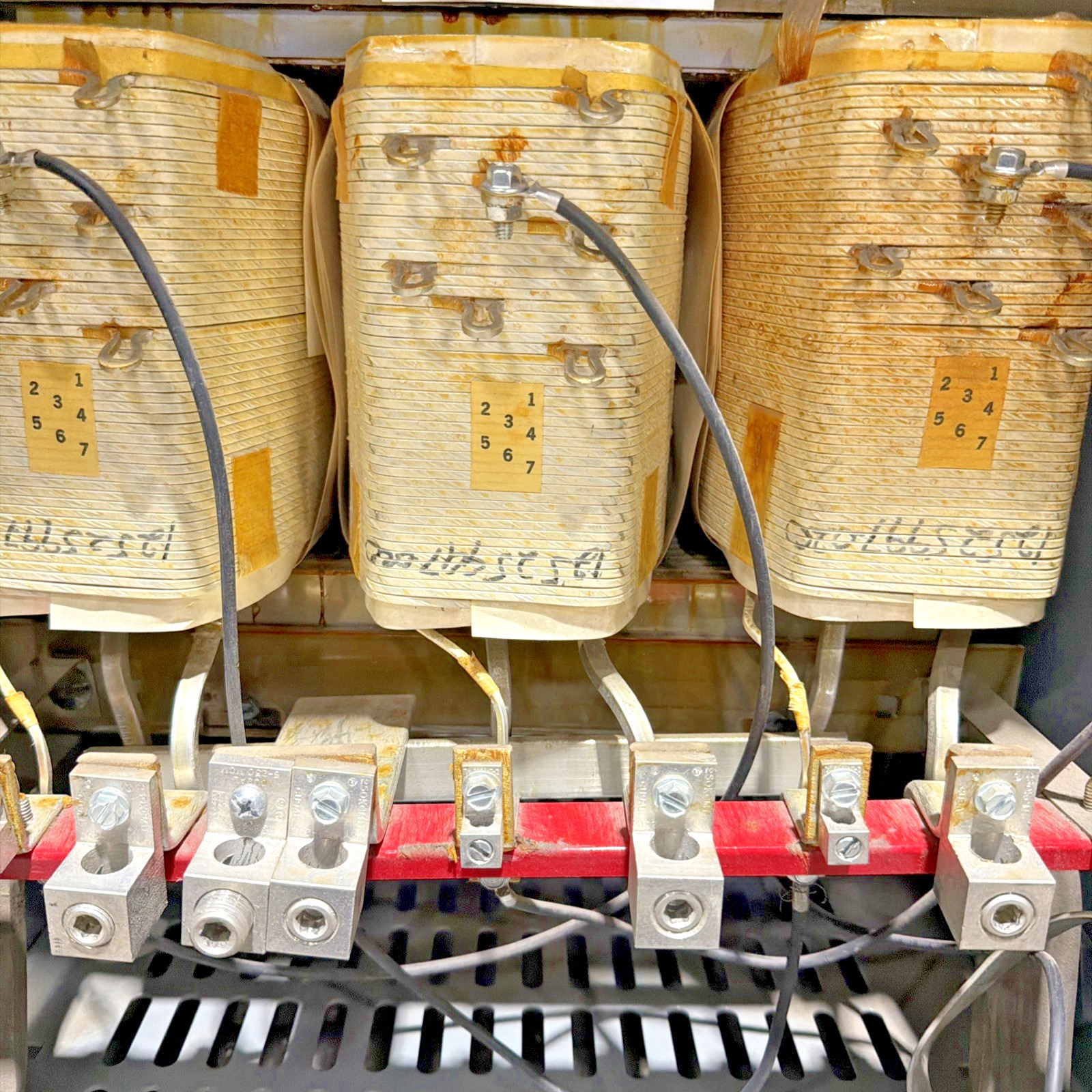 Square D 30kVA 480V Transformer 3PH 60HZ 208Y/120V 30T3HF1SNL 🟦