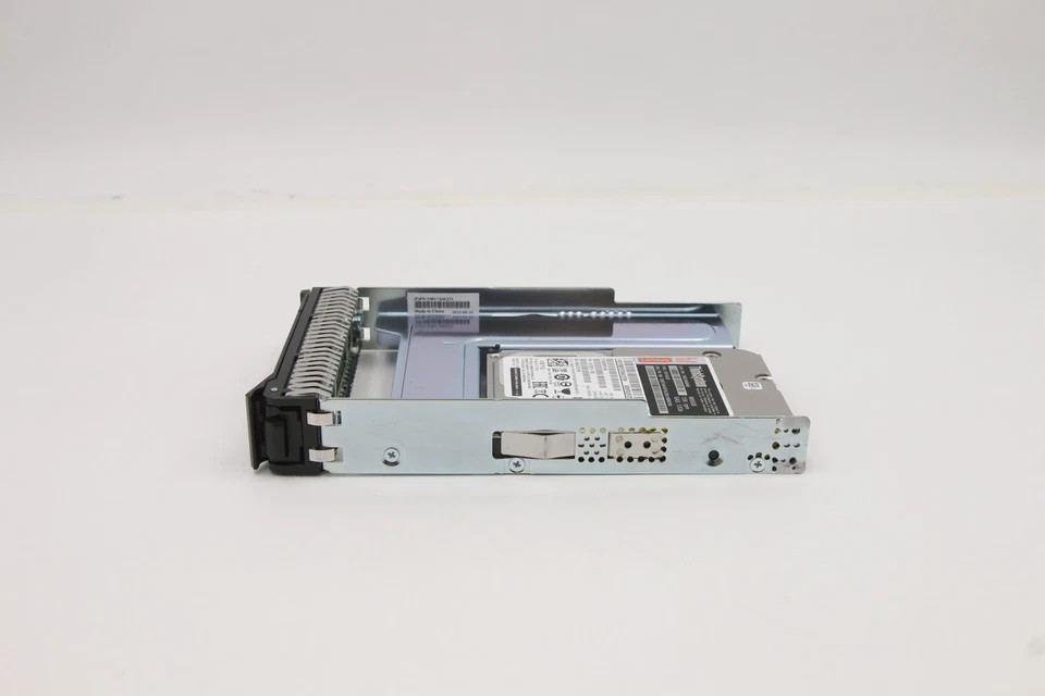 Lenovo 00YK029 7XB7A00040 900GB ThinkSystem 3.5” 12GB/s 15K SAS Hard Drive HDD