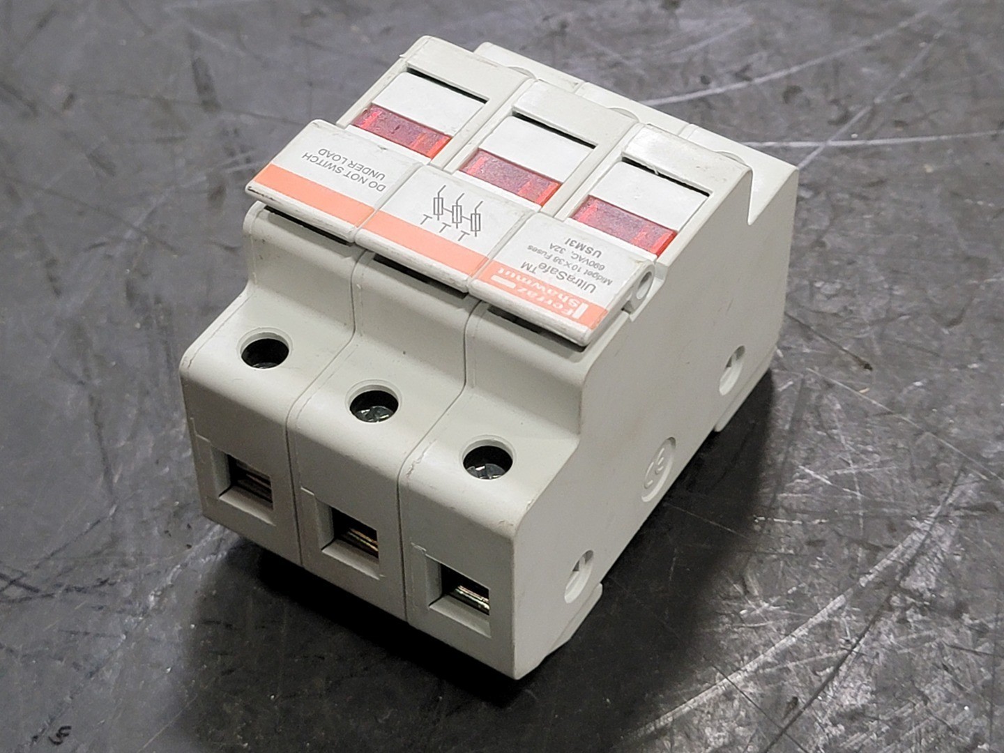 SURPLUS NEW FERRAZ SHAWMUT Y219073 32 Amp 3 Pole Fuse Holder