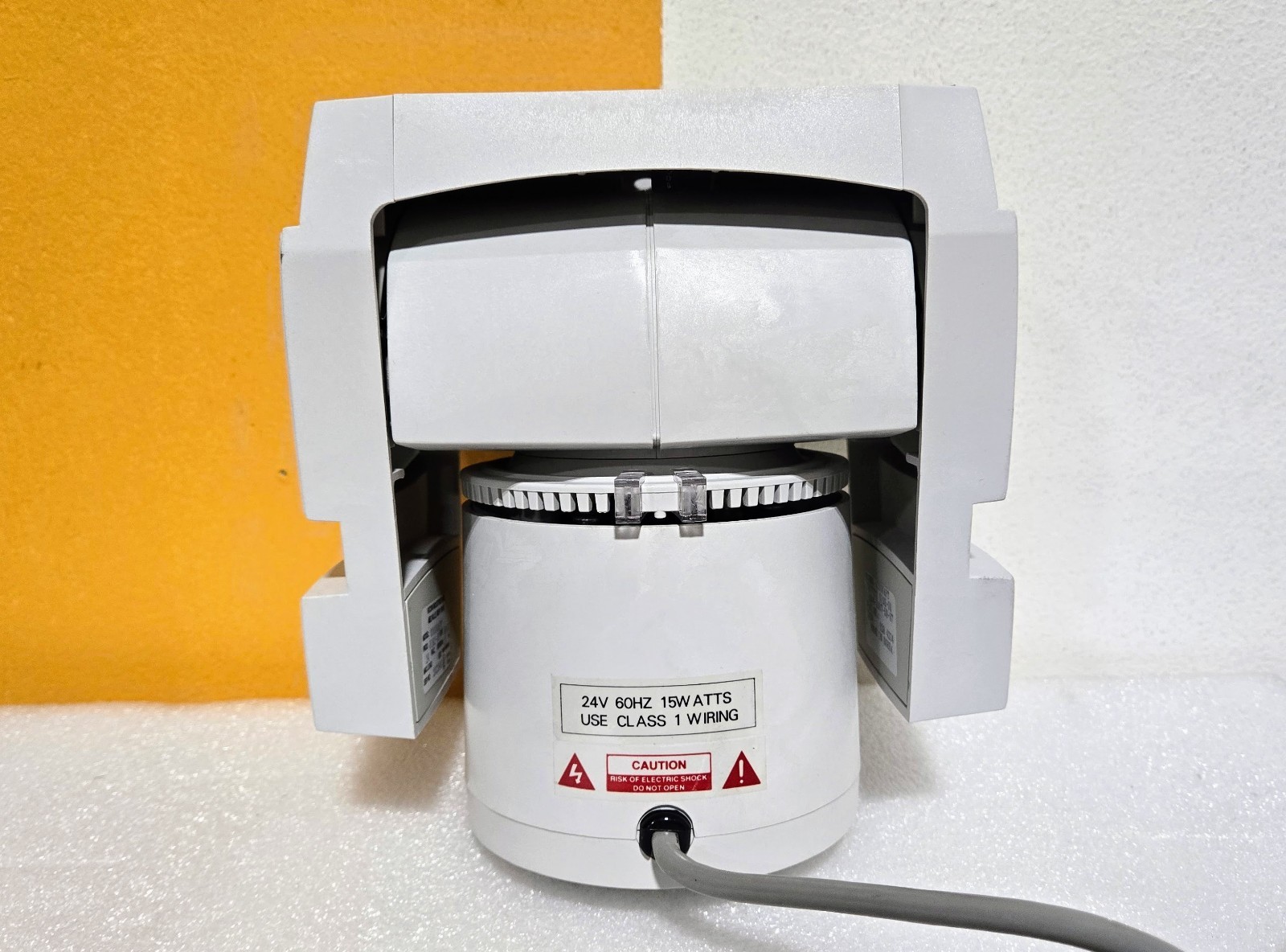 Vicon V3000APT Heavy-Duty Pan-Tilt Head – CCTV Security Camera Positioner NOB!