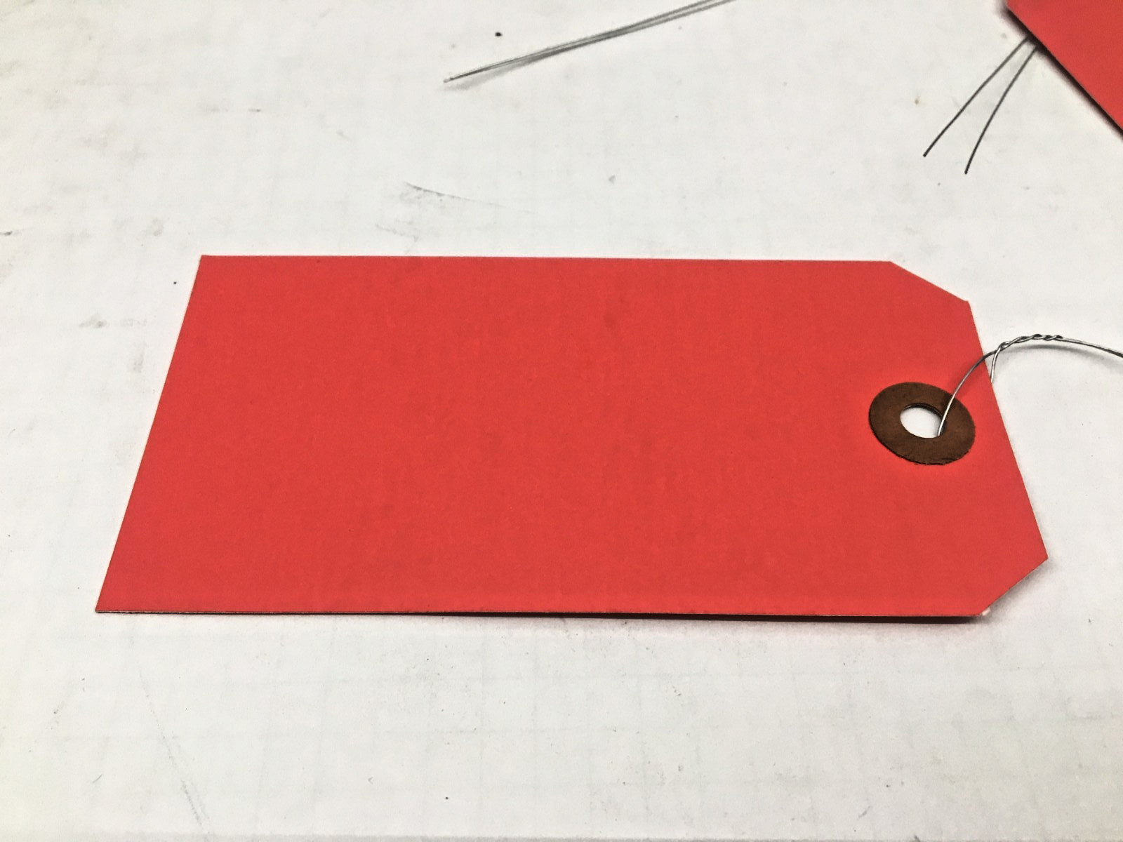 100 pcs of 4 3/4″ x 2 3/8″ Size 5 Red Cardstock Hang Tag Tags with Wire 13 Pt