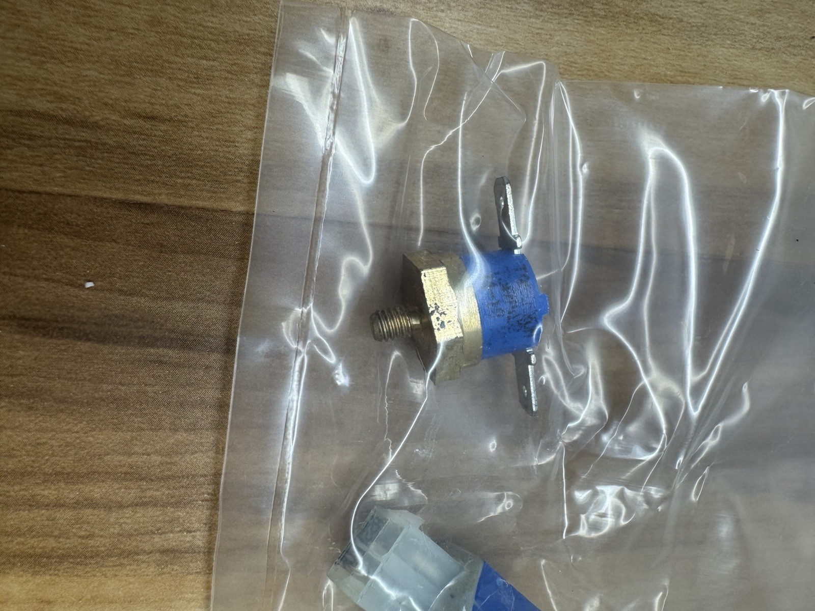 Weil McLain 383500300 KIT-R – WTR TEMP SNSR RETURN/SUPPLY SENSOR TSA(00BB)(01B1)