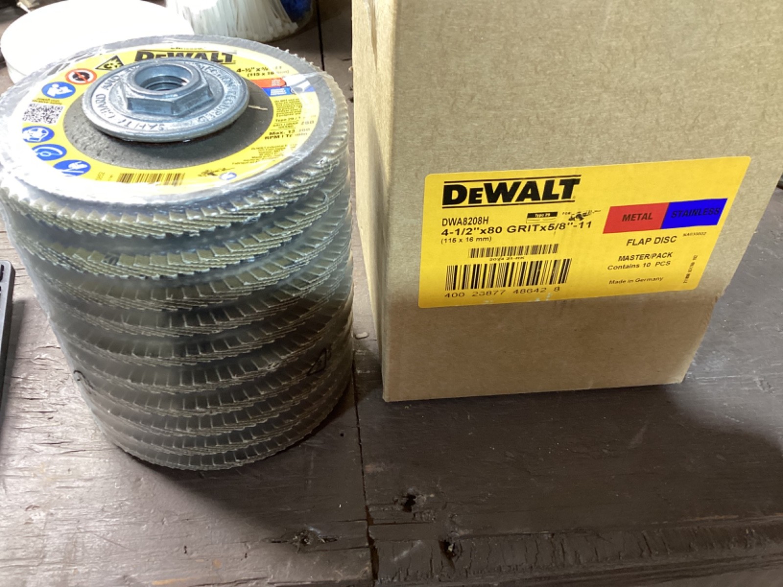 Dewalt DWA820H 4 1/2″ X 5/8-11″ 80 Grit T29 Flap Disc 10 Pack 13,300 RPM NEW