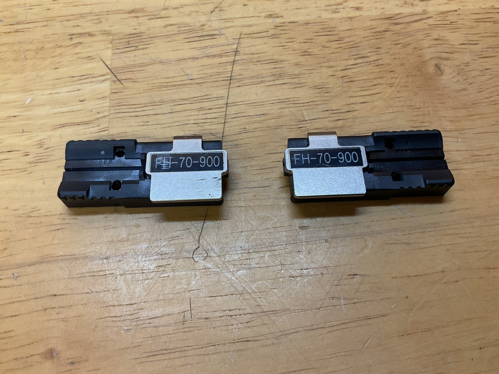 Fujikura FH-70-900 Pair Of 900um Fiber Holders