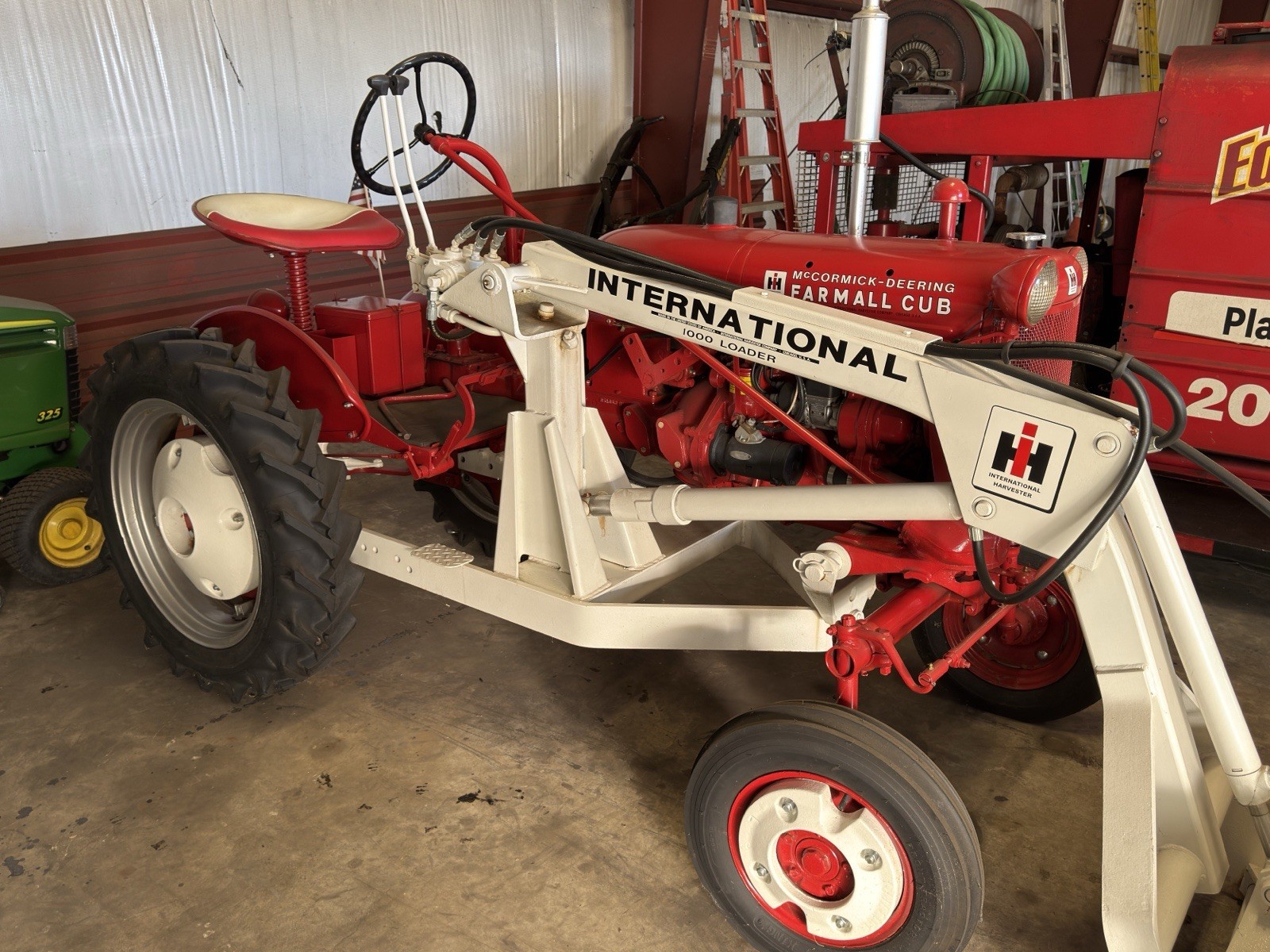 1947 International 1000 Loader IH club Vintage Tractor Rare Bucket Restored A++