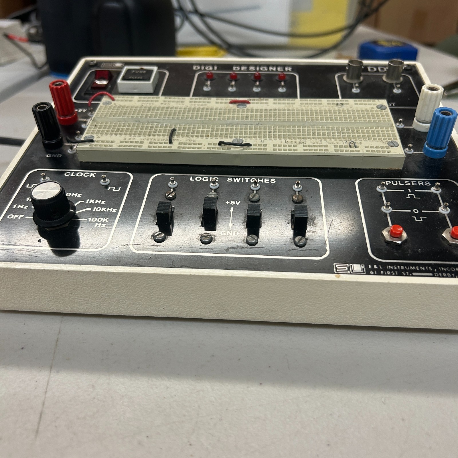 E&L Instruments Inc Digi Designer DD-1 Build Test Digital Circuits With No Solde