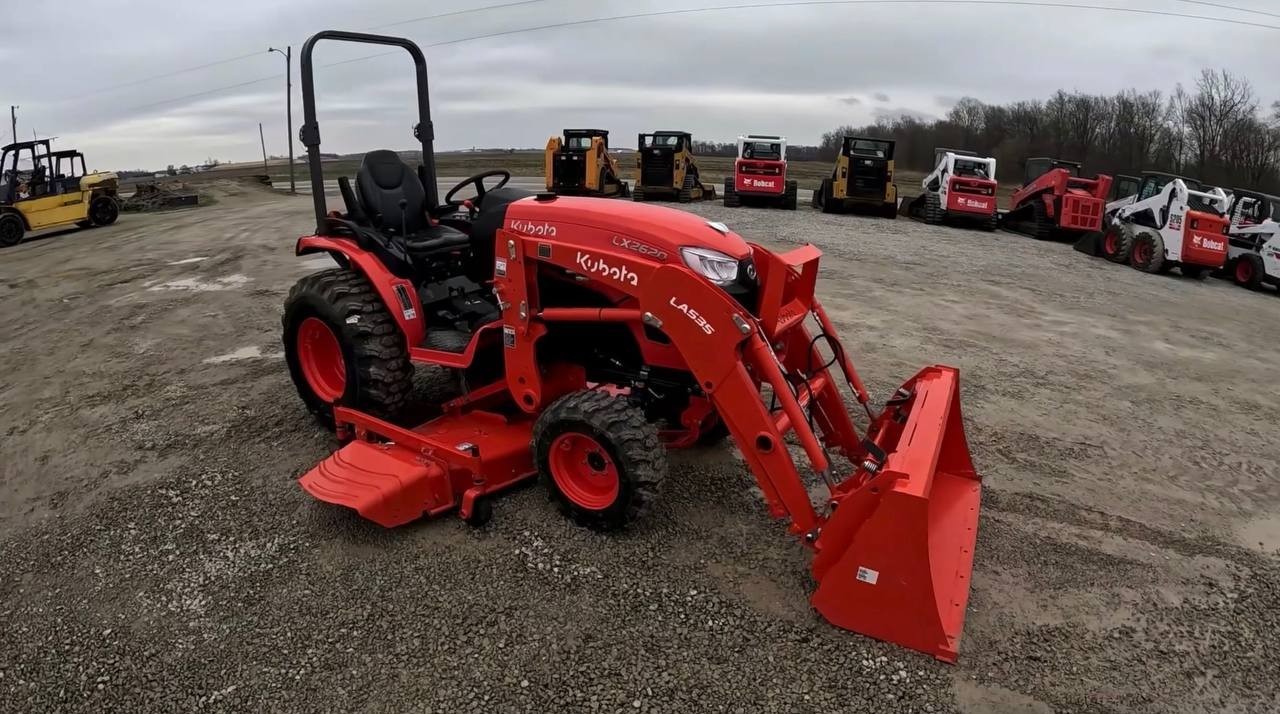 Kubota LX2620 Tractor w/ LA535 Loader & Mower Deck