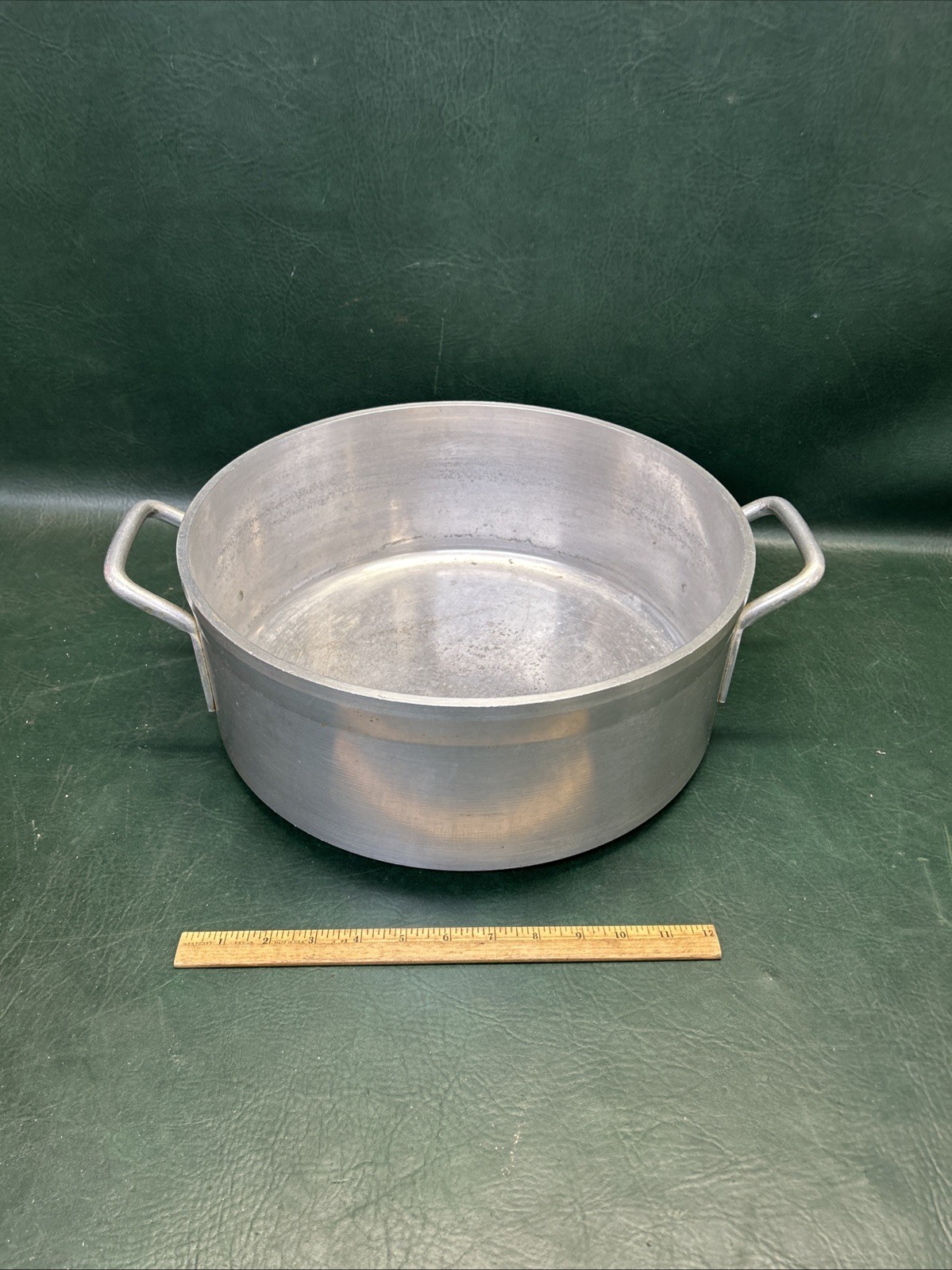 Heavy Vollrath 68215 Classic Select 15 qt Aluminum Brazier 14.75″ diamter