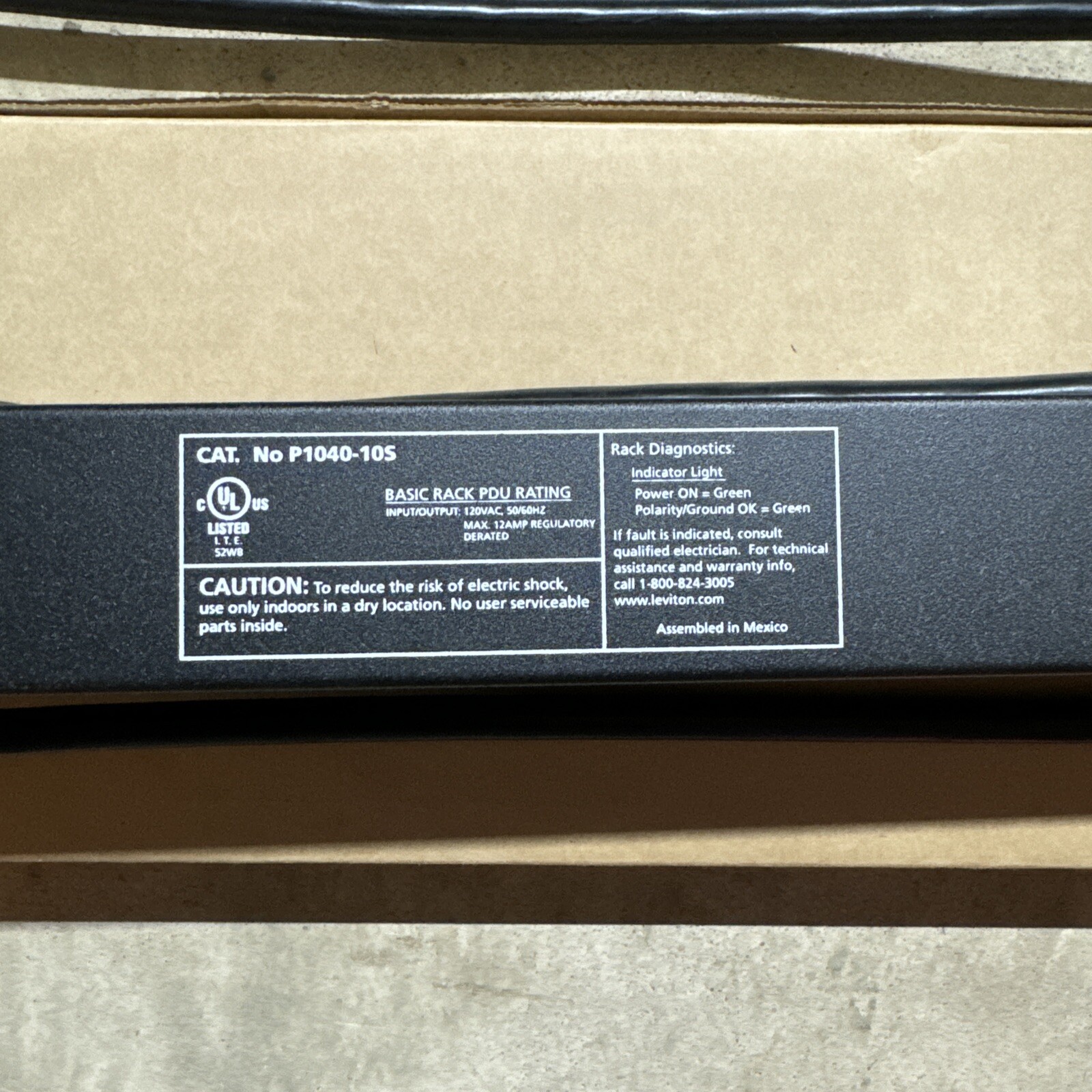 NEW Leviton 000-P1040-10S PDU Vertical Power Distribution Unit 120V 12A, 16 port