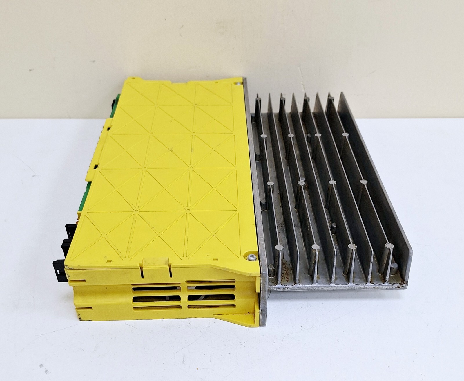 Fanuc A16B-2202-077 / A06B-6079-H106 Servo Drive