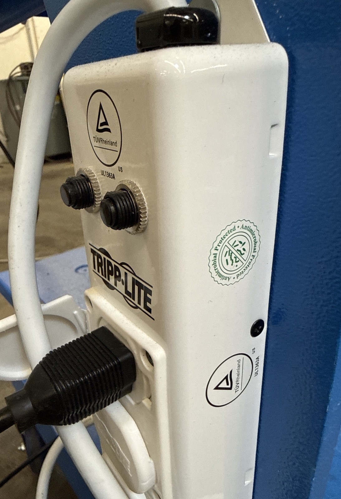 Covidien ForceTriad Energy Platform v4.00 ESU w/ Cart, Tripp-Lite Medical Outlet