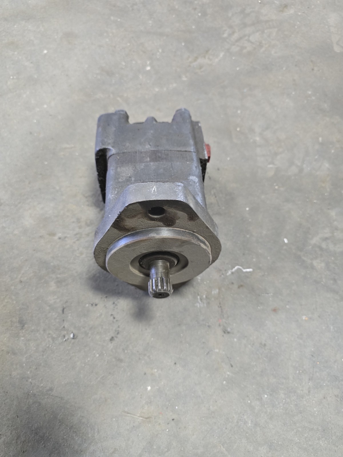 Hydraulic Motor Flange Mounted w/ Splined Output Shaft, Flange Mount Style