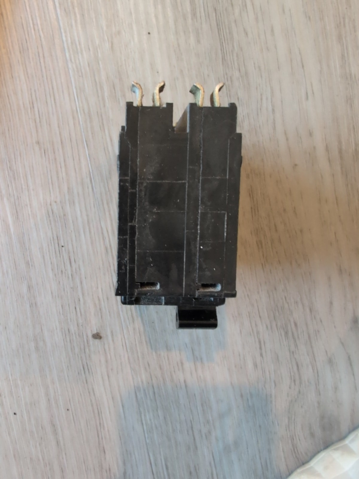 Square D QO240 2 Pole 40 Amp 120/240V Type QO Plug In Yellow Circuit Breaker