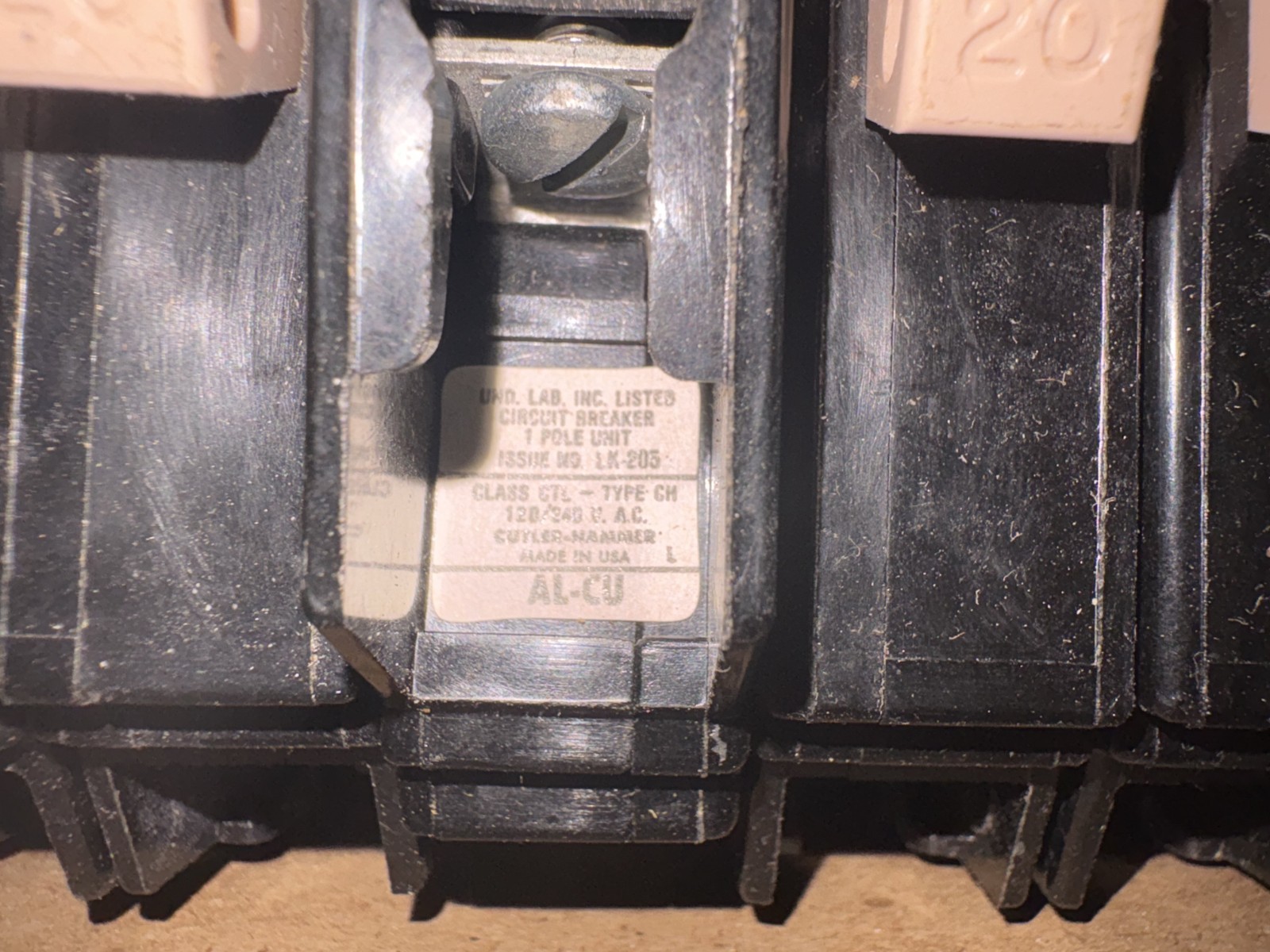 Lot of 10 Eaton Cutler Hammer CH120 CHF120 20 Amp 1 Pole Type CH Circuit Breaker