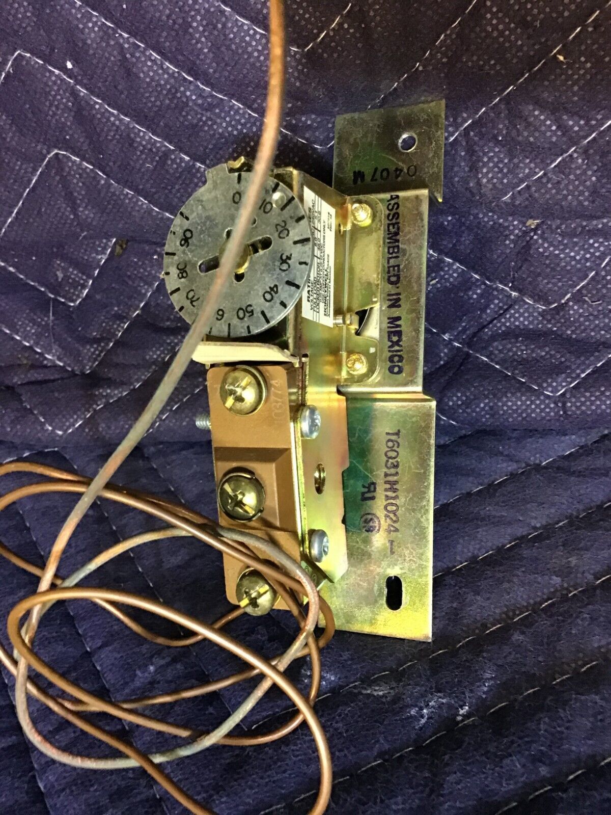 Honeywell 107914 Thermostat Aquastat Controller 120-240VAC REV M – Used