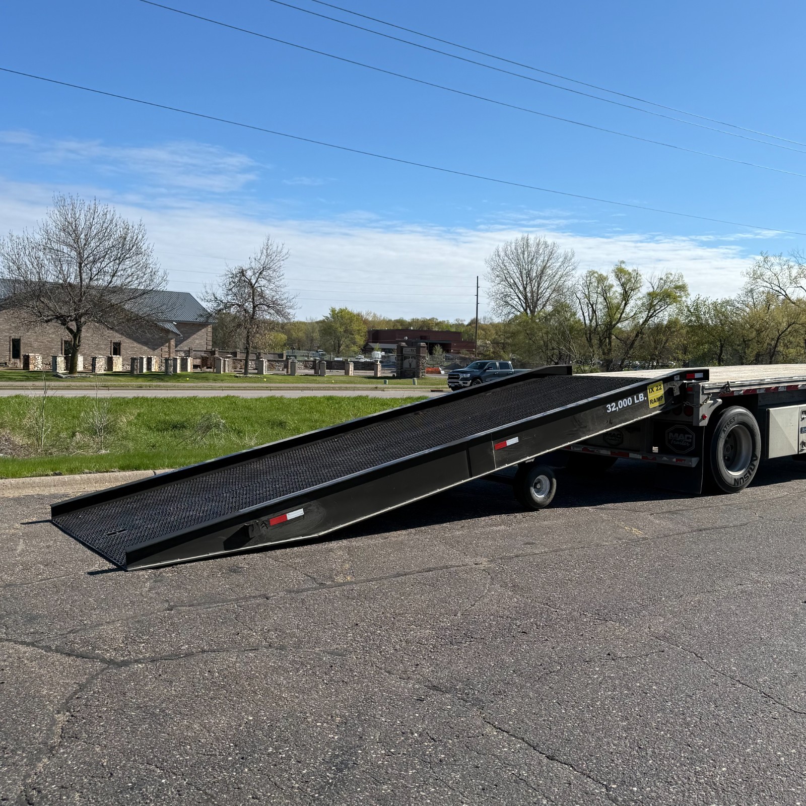 32,000LB Cap. Portable Yard Ramp Forklift Dock Height Truck Container Unloading
