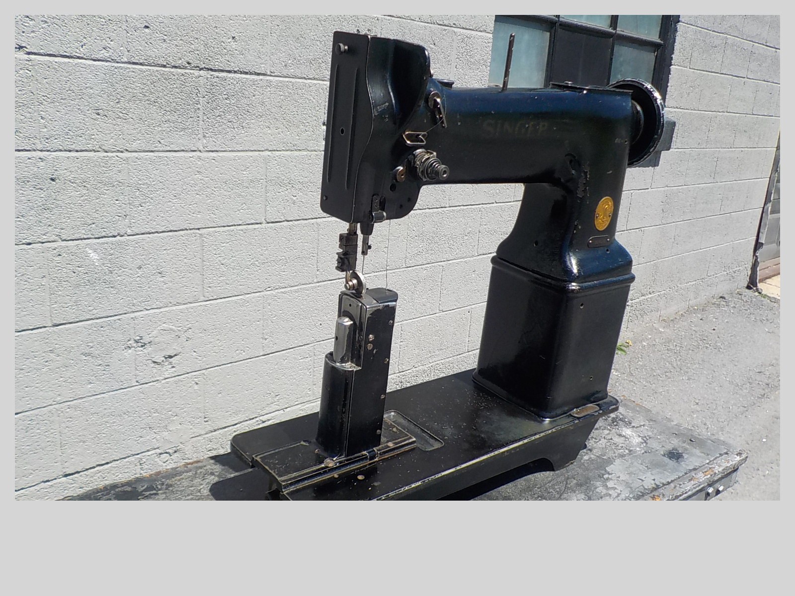 Industrial Sewing Machine Singer 138w100,Post,roller feed, Leather