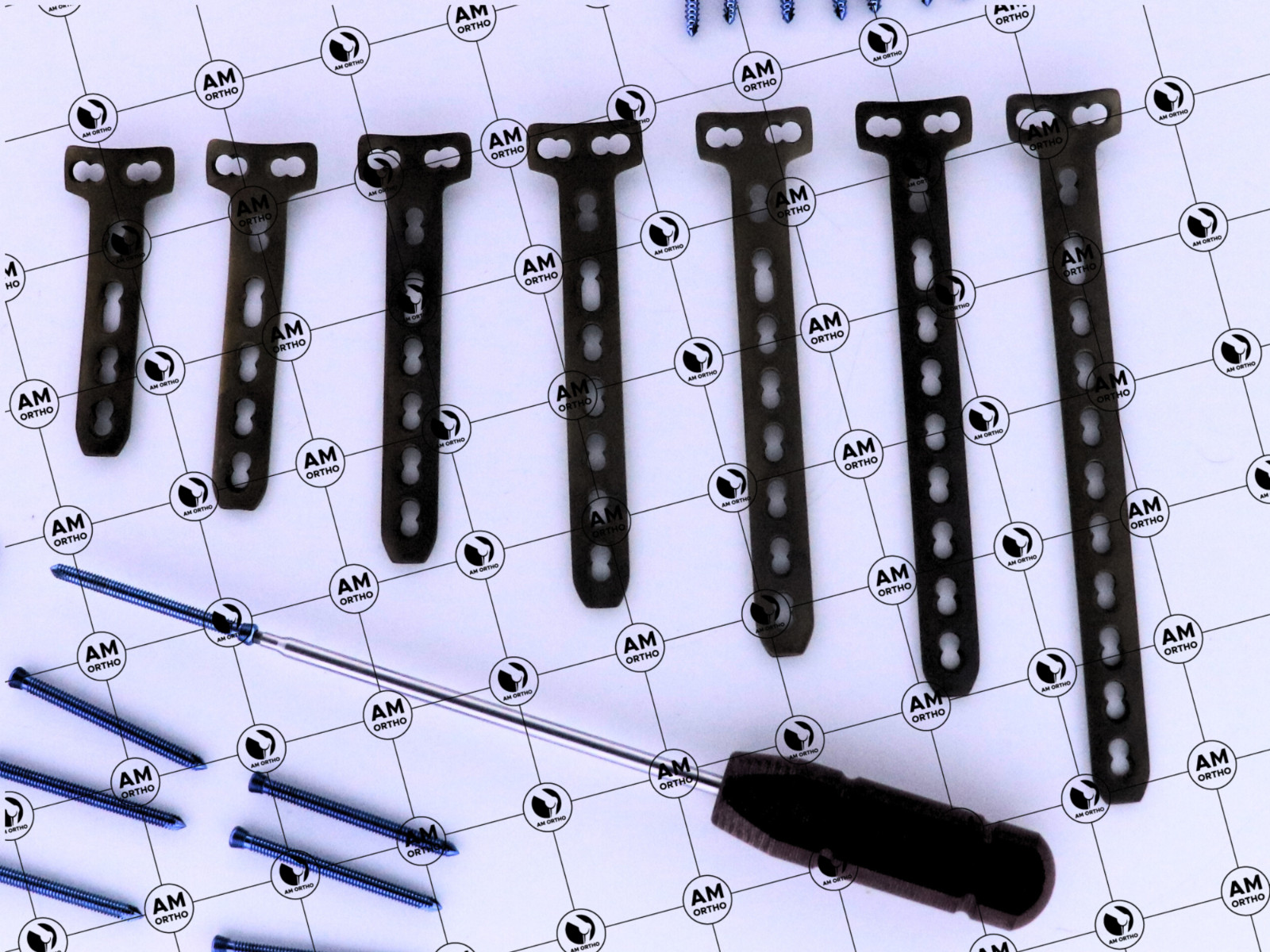 4.5/5.0mm Ṕroximal Ḿedial Tibià T Ṕlàtes 4-10Holes With LCP Screw 113Pcs Set Ti