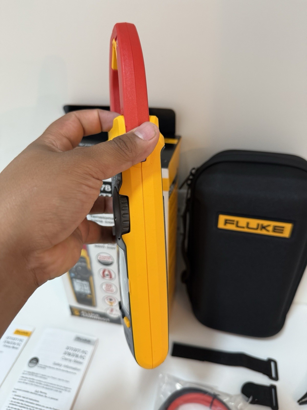 FLUKE 378 FC NON-CONTACR VOLTAGE CLAMP METER (FACTORY SEALED)CALIBRATED/*L