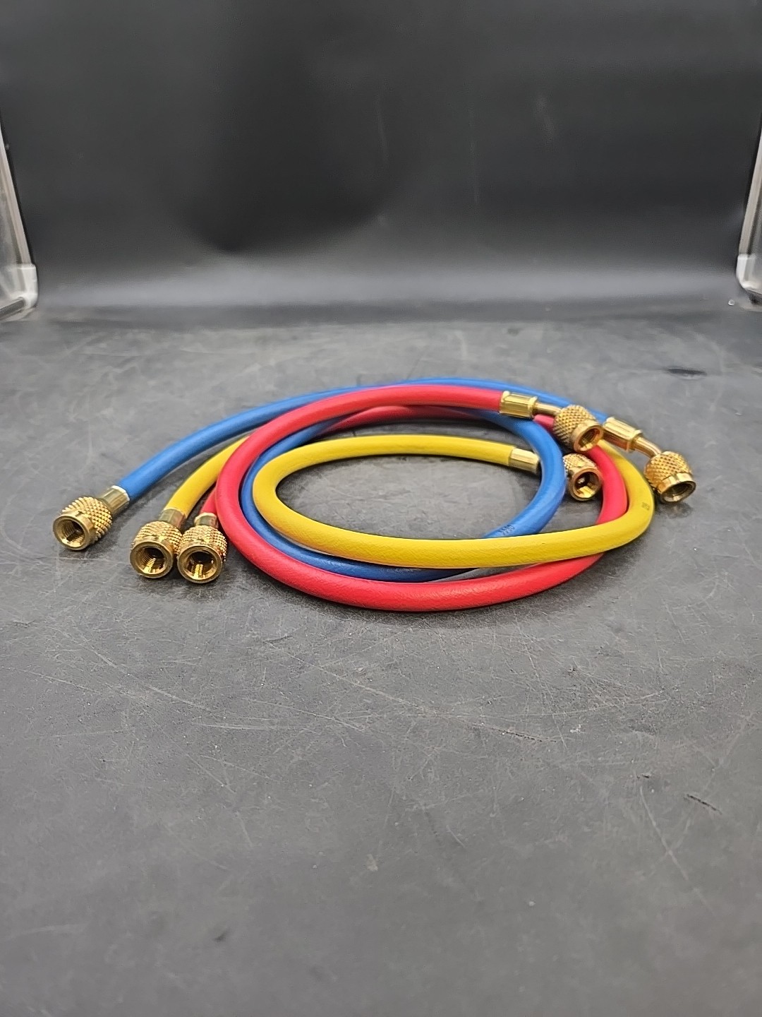 JB INDUSTRIES M2-36 Brass 2-Valve Charging Manifold Assembly with 3-36″ Hoses
