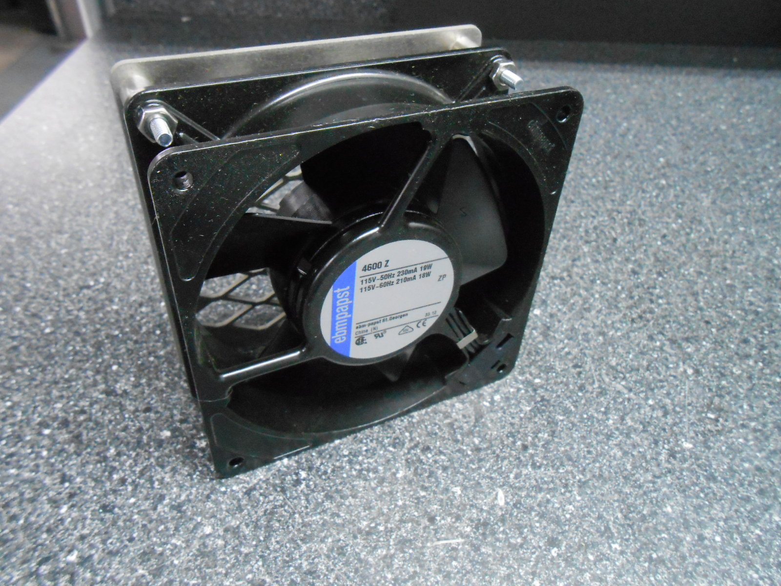EBMPABST 4600Z 115VAC 50/60Hz 230/210mA 19/18W 114mm X 114mm X FAN WITH GUARD