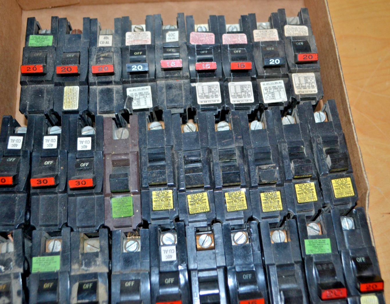 Lot of 39 ~ Federal Pacific FPE ~ Type NA Thick 1 Pole 15-40 Amp Breakers NA115