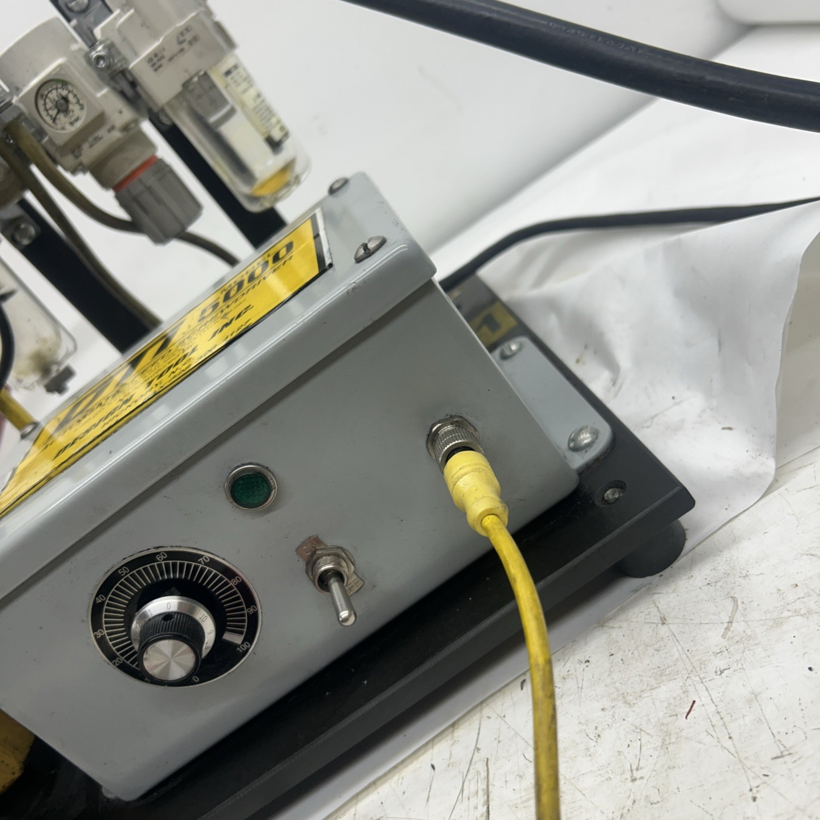 DTI 5000 Automatic Feed Screwdriver. Industrial Automatic Blow Feed Screw Gun.