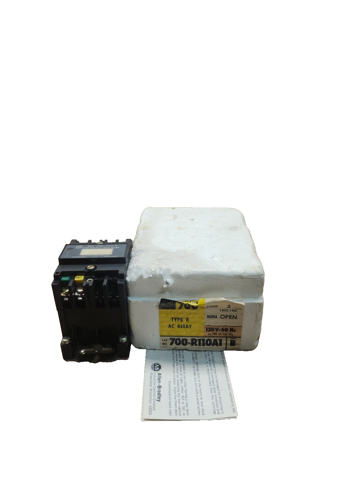 NEW IN BOX ALLEN BRADLEY AC RELAY TYPE R 120V, 60HZ, 700-R110A1