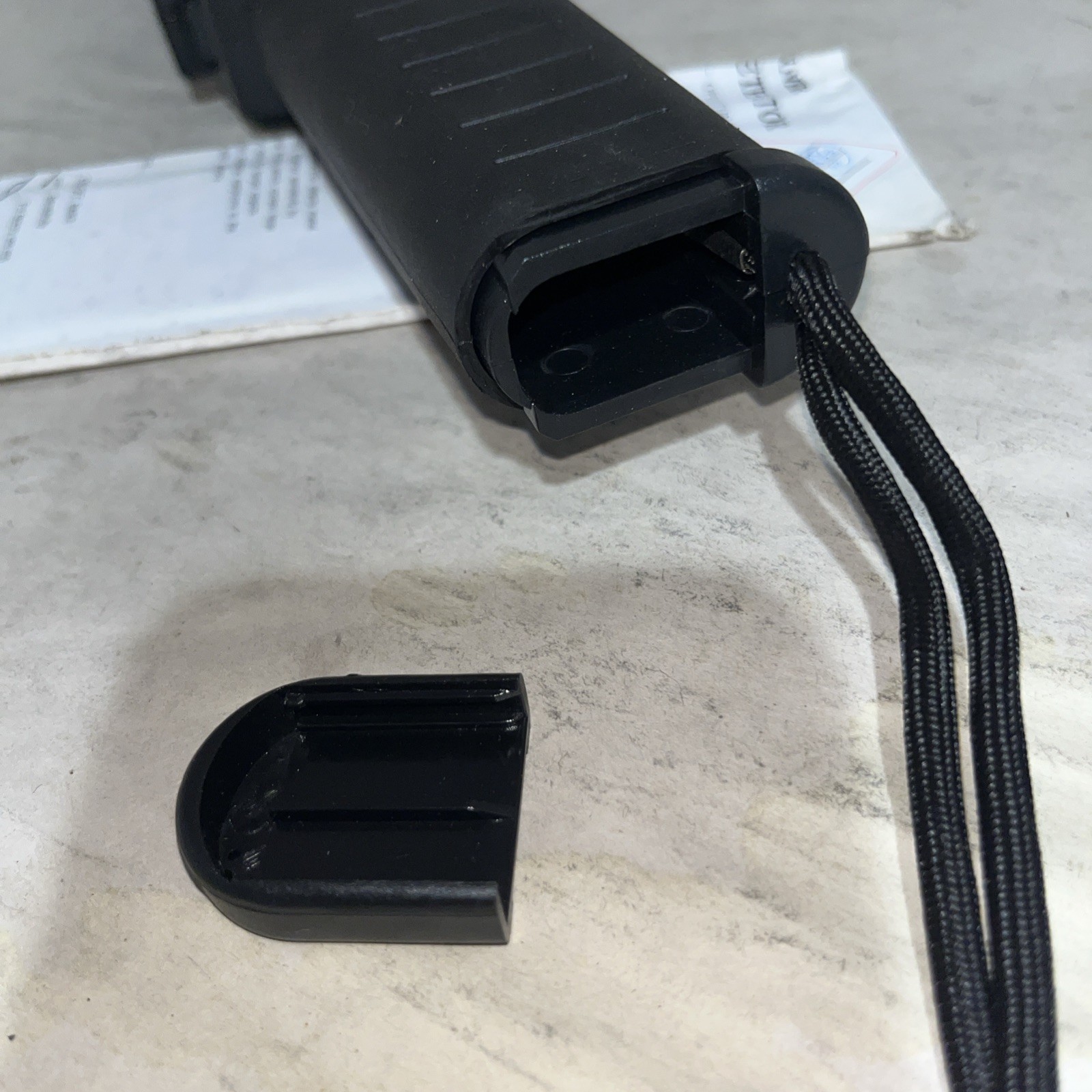 UZI Black 16.25″ Hand Held Metal Detector Security Inspection Wand HHSC2