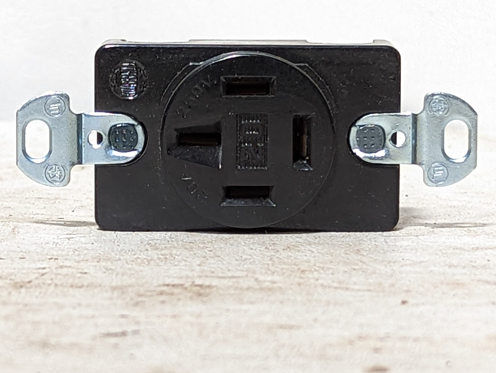 Lot of 4 Hubbell 7250 flush outlets, Bakelite, 4-wire, for back and side wiring,
