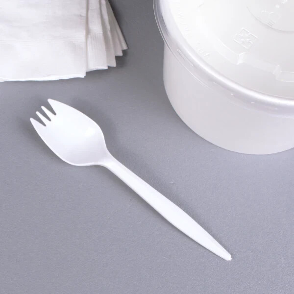 Karat PP Plastic Medium Weight Sporks – White – 1,000 ct, U2210W