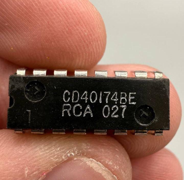 CD40174BE RCA CD40174 CMOS Hex D-Type Flip-Flop 16-Pin DIP Vintage 1980 Lot of 8