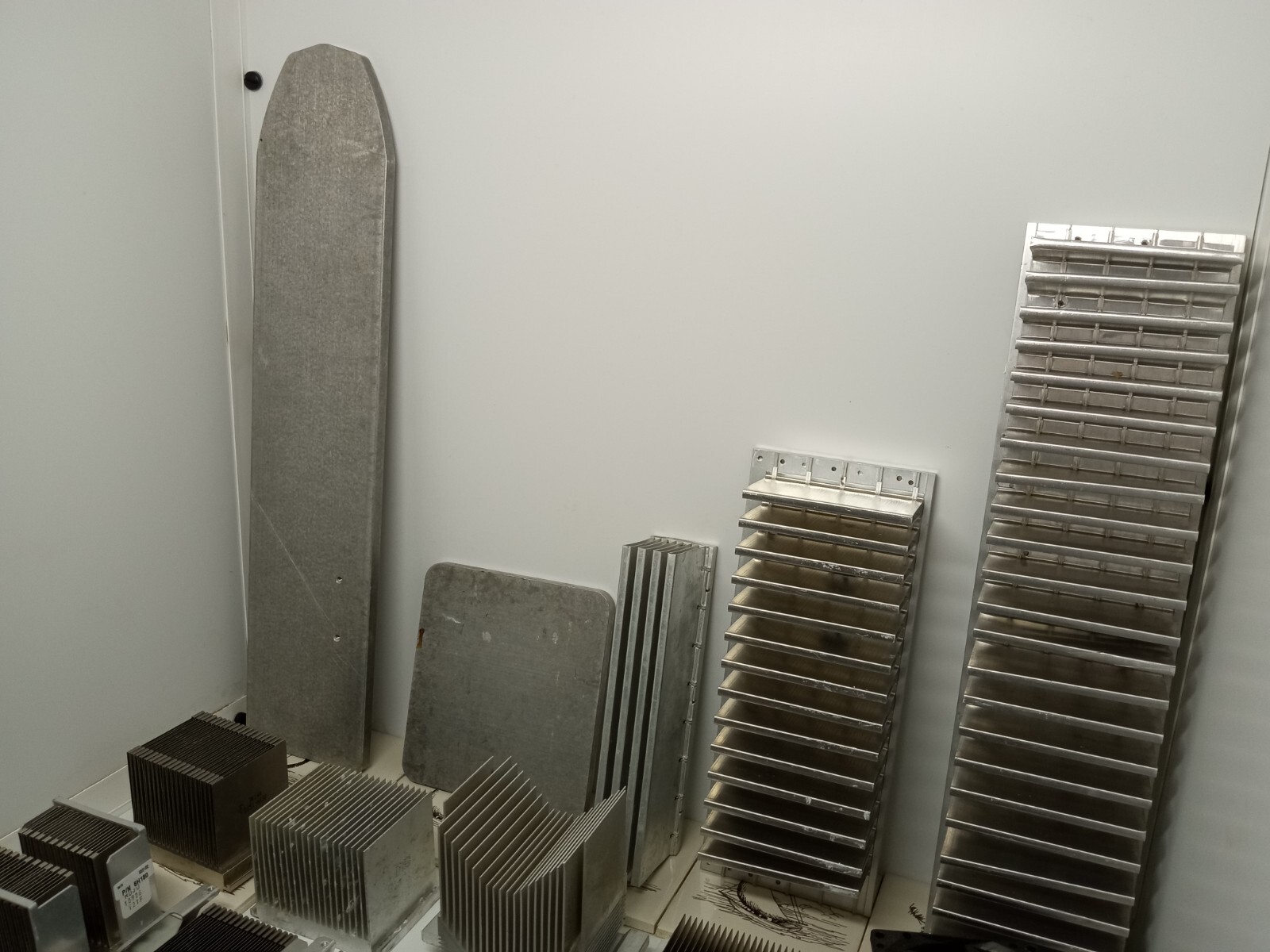 Lot Of 28 Vintage Computer Aluminum Heat Sinks Large & Small Variety 21 Lb 10 Oz
