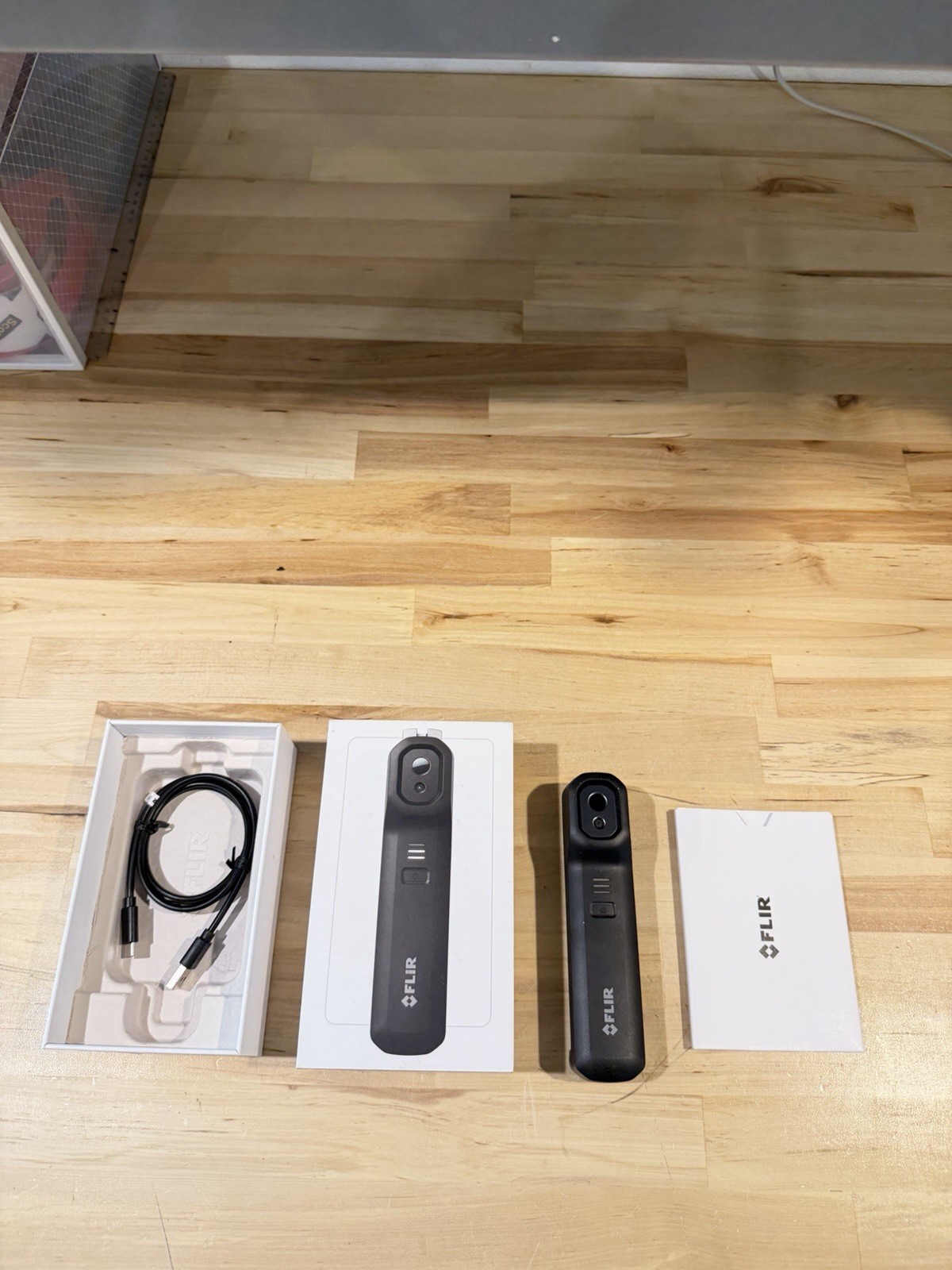 FLIR ONE EDGE PRO THERMAL IMAGING CAMERA 11002-0201 (NEW FACTORY SEALED)