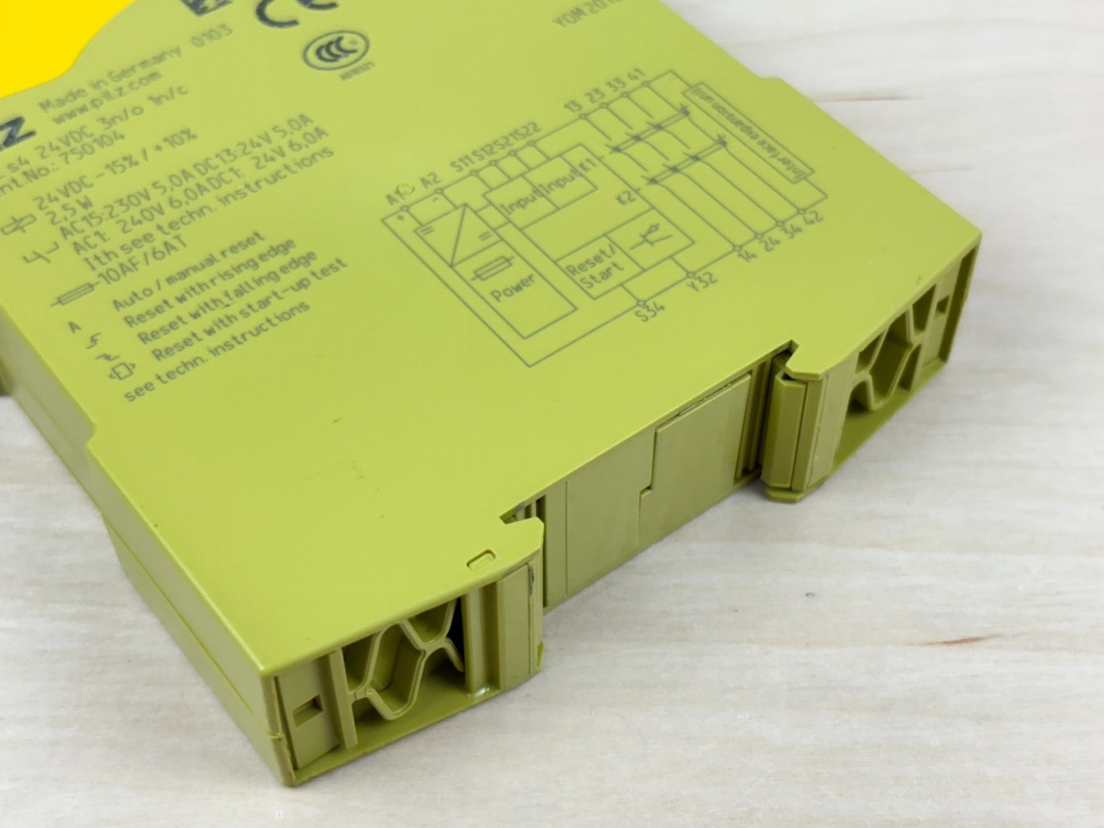 Pilz PNOZ S4 24VDC Safety Relay , 3 n/o, 1 n/c, 750104