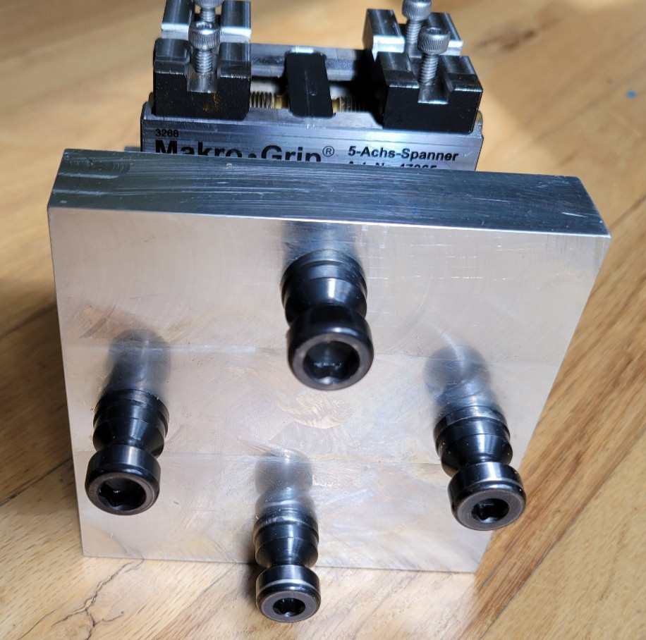 Lang Makro Grip 46 CNC Self-Centering 5-Axis Vise 47065, Pullstuds – 90° Plate