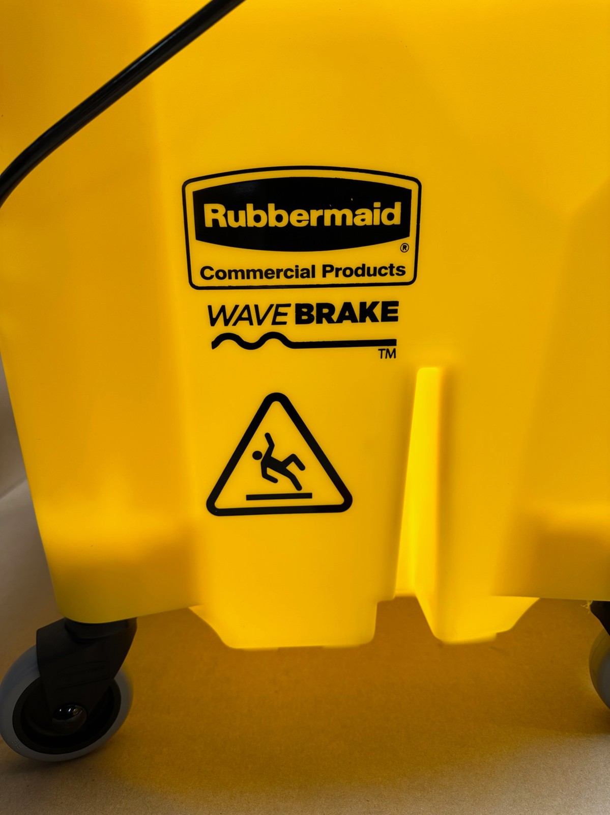 Rubbermaid Wave Brake 35 Qt Yellow Combo Mop Bucket and Wringer FG758088YEL