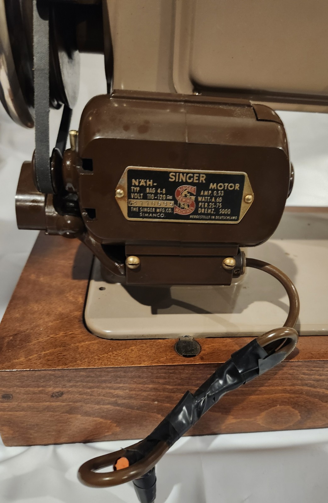 Singer 316G 316 G Zig Zag Sewing Machine Runs Great No Light