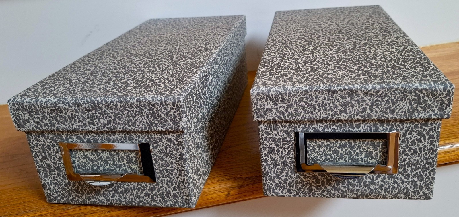 2 used Globe-Weis/Pendaflex Fiberboard Index Card Storage Box, 3″ x 5″ Card Size