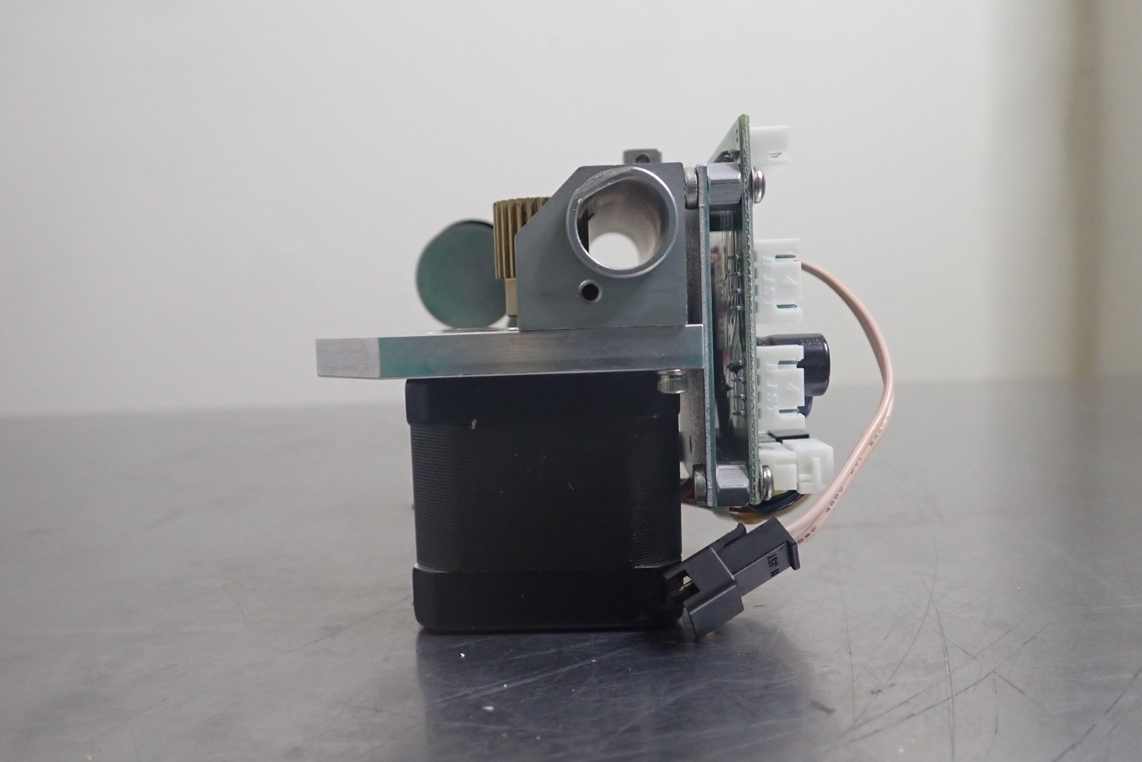 Lin Engineering 4118M-03S-14RO Stepper Motor w/ Varian Agilent 5000-0137 Board